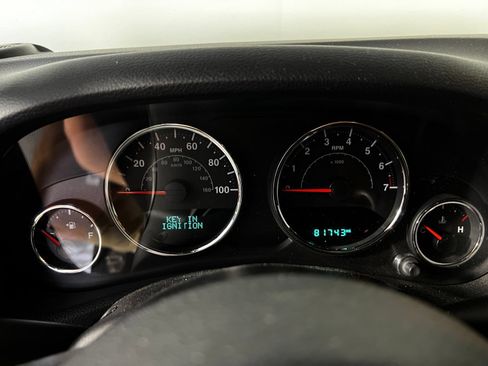 Used 2017 Jeep Wrangler Unlimited Sahara w/ Connectivity Group AWD/4WD image 10