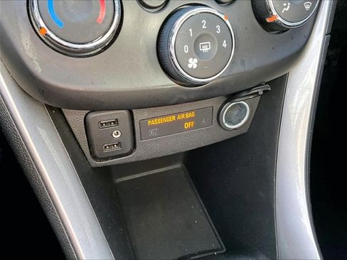 Used 2021 Chevrolet Trax LT w/ Driver Confidence Package FWD image 23
