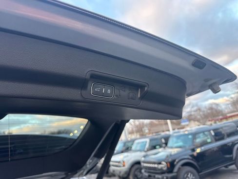 Used 2023 Ford Explorer XLT image 12