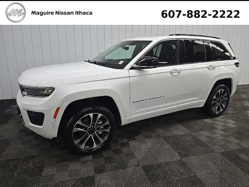 Used 2023 Jeep Grand Cherokee Overland AWD/4WD image 7
