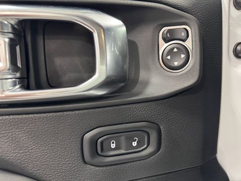 New 2025 Jeep Wrangler Unlimited Rubicon 392 image 29