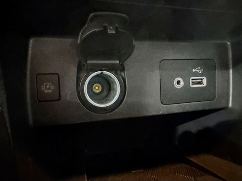 Used 2025 Nissan Versa SV FWD image 28