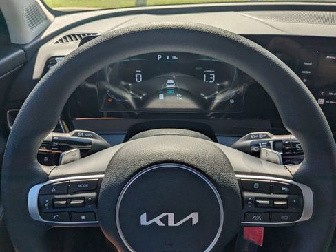 Used 2024 Kia Sportage LX image 17