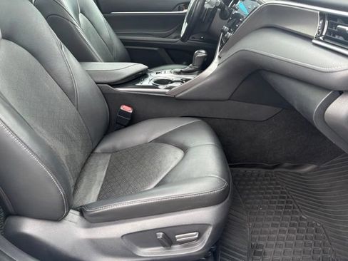 Used 2018 Toyota Camry XSE FWD image 19