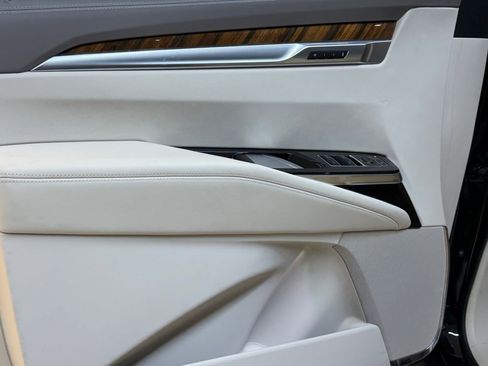 Certified 2025 Cadillac Escalade Sport Platinum w/ LPO, ONYX Package AWD/4WD image 11