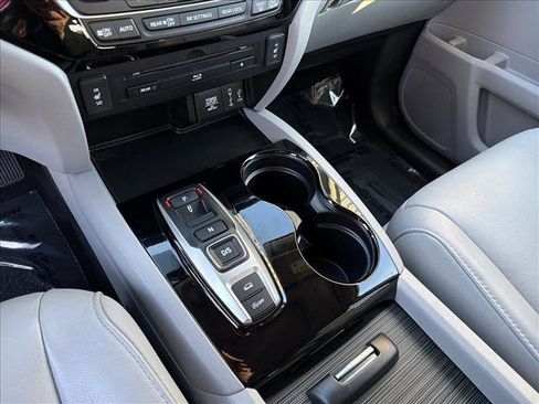 Used 2018 Honda Pilot Touring image 21