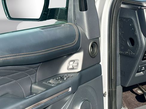 Used 2023 Ford Expedition Platinum RWD image 18