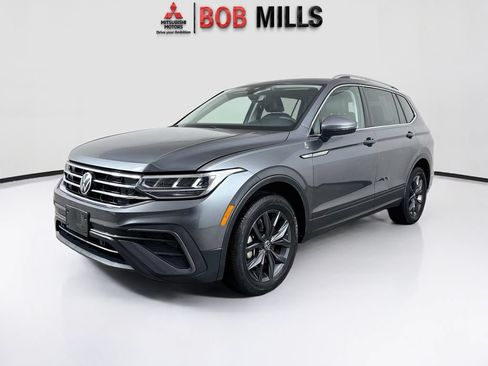 Used 2023 Volkswagen Tiguan SE AWD/4WD image 3