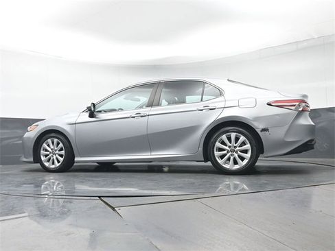 Used 2020 Toyota Camry LE image 26