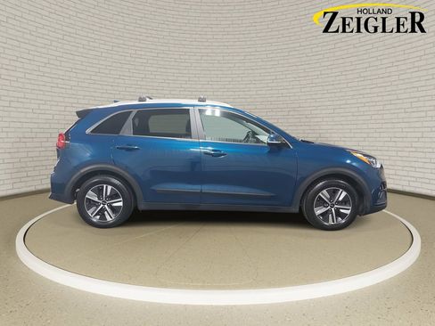 Used 2022 Kia Niro EX Premium image 4