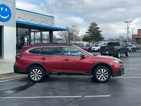 Used 2020 Subaru Outback Premium image 2