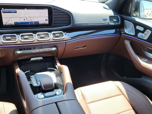 Used 2025 Mercedes-Benz GLS 450 4MATIC image 34