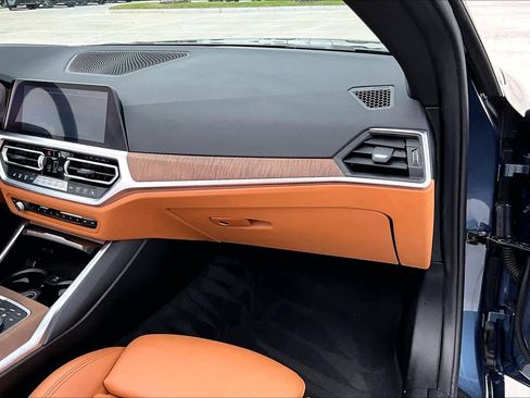 Used 2021 BMW 430i Convertible image 16