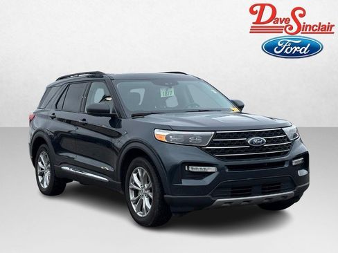 Used 2023 Ford Explorer XLT w/ Equipment Group 202A image 4