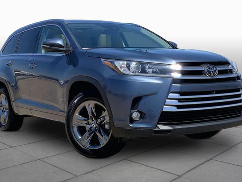 Used 2017 Toyota Highlander Limited Platinum w/ Carpet Mat Package image 3