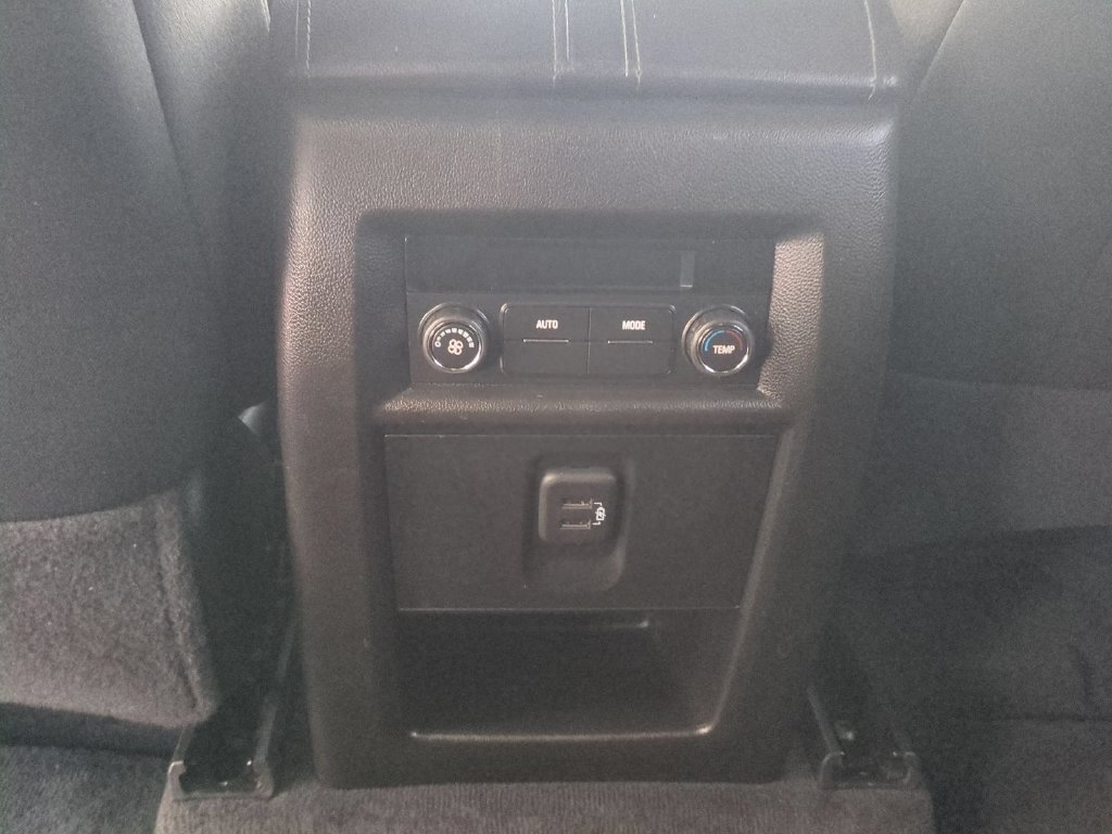 Used 2023 Chevrolet Traverse LT FWD image 29
