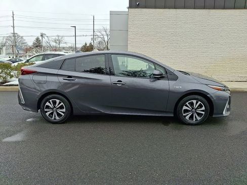 Used 2019 Toyota Prius Prime Advanced w/ Carpet Mat Package image 7