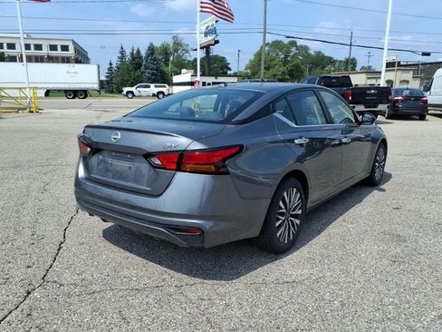 Used 2024 Nissan Altima 2.5 SV FWD image 5