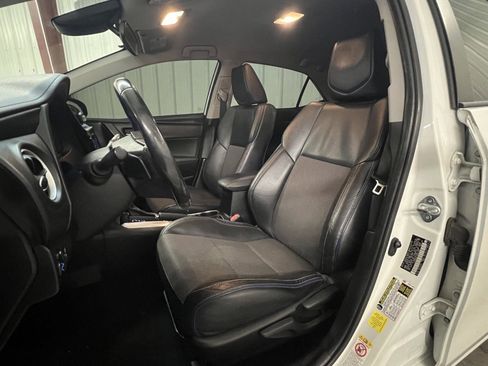 Used 2017 Toyota Corolla SE image 3