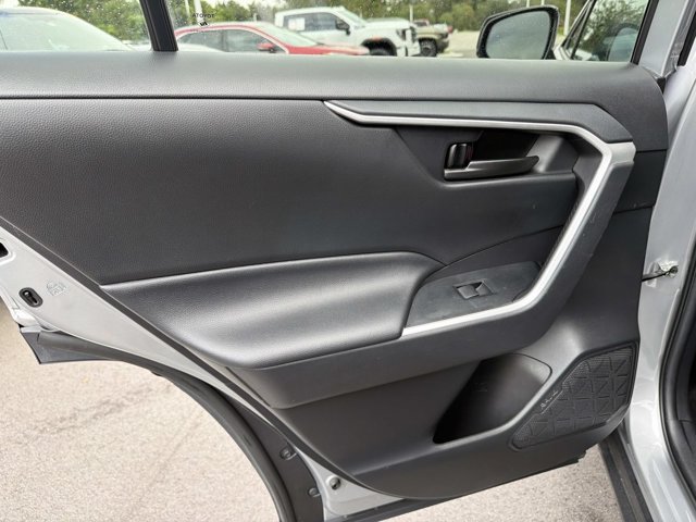 Used 2021 Toyota RAV4 LE AWD/4WD image 12