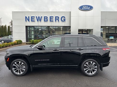 Used 2022 Jeep Grand Cherokee Overland w/ MOPAR Finishing Package image 4