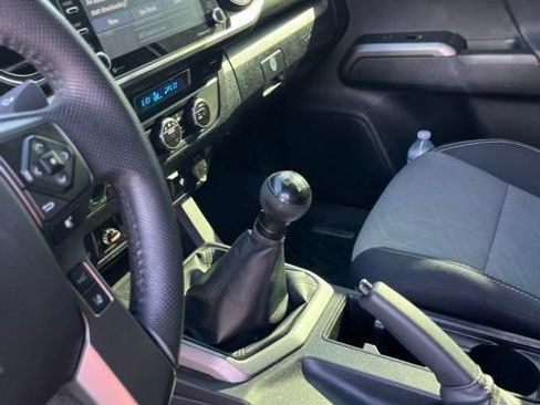 Used 2022 Toyota Tacoma TRD Off-Road AWD/4WD image 5