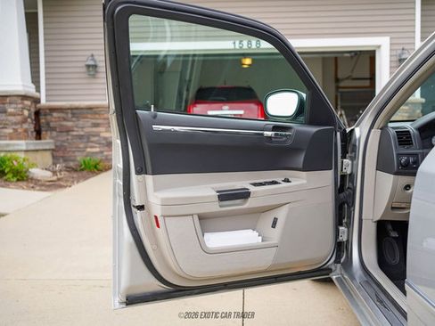 Used 2006 Chrysler 300 SRT8 w/ SRT Option Group II RWD image 26