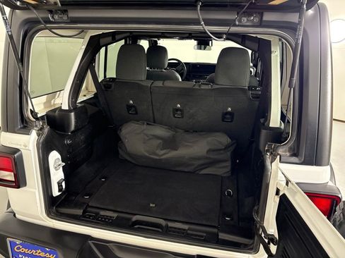 Used 2025 Jeep Wrangler Unlimited Sport AWD/4WD image 24