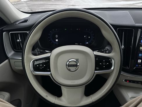 Used 2023 Volvo XC60 B5 Core image 18