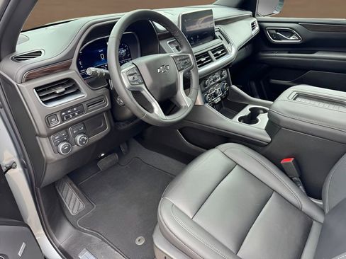 Used 2023 Chevrolet Tahoe Z71 w/ Luxury Package AWD/4WD image 11