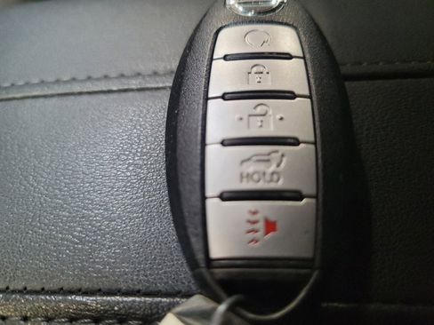 Used 2018 Nissan Rogue SV FWD image 32