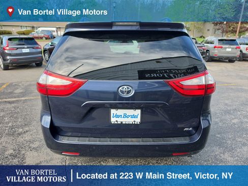 Used 2019 Toyota Sienna XLE w/ XLE Navigation Package FWD image 6