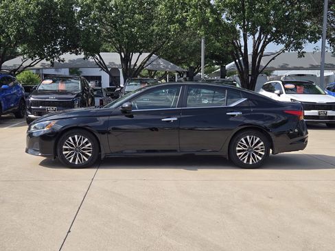 Used 2024 Nissan Altima 2.5 SV w/ SV Premium Package FWD image 12