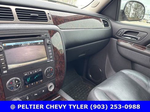 Used 2011 GMC Yukon Denali image 17