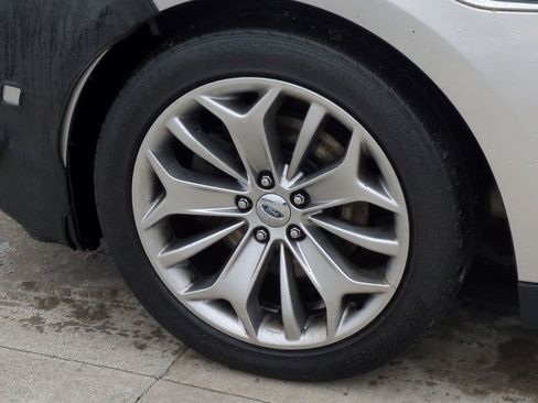 Used 2014 Ford Taurus Limited image 13