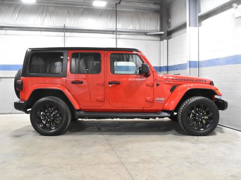Used 2022 Jeep Wrangler Unlimited Sahara w/ Cold Weather Group AWD/4WD image 29