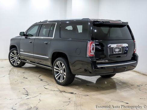 Used 2019 GMC Yukon XL Denali w/ Denali Ultimate Package image 10