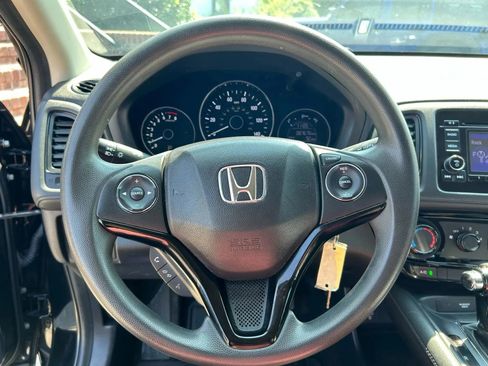Used 2019 Honda HR-V LX image 16