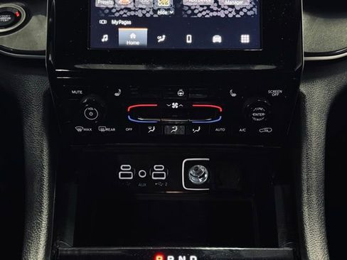 Used 2023 Jeep Grand Cherokee Altitude image 31