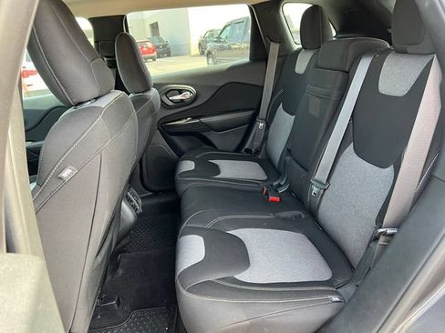 Used 2014 Jeep Cherokee Latitude w/ Comfort/Convenience Group AWD/4WD image 6