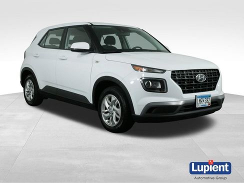 Used 2021 Hyundai Venue SE FWD image 1