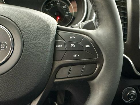 Used 2022 Jeep Cherokee Trailhawk AWD/4WD image 13