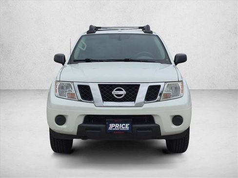 Used 2018 Nissan Frontier SV AWD/4WD image 2