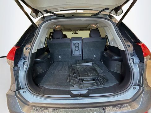 Used 2017 Nissan Rogue SV w/ Sun & Sound Touring Package AWD/4WD image 31