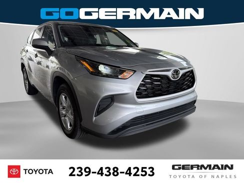 Used 2023 Toyota Highlander L FWD image 11