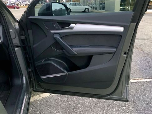 Used 2024 Audi Q5 e Prestige w/ Prestige Package image 22