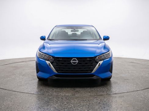 Used 2025 Nissan Sentra SV FWD image 2