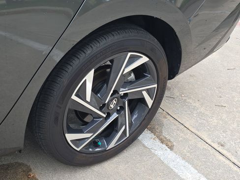 Used 2025 Hyundai Elantra Sport image 10