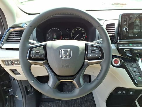 New 2026 Honda Odyssey Touring image 18