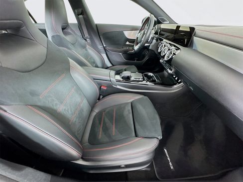 Used 2023 Mercedes-Benz CLA 250 image 29